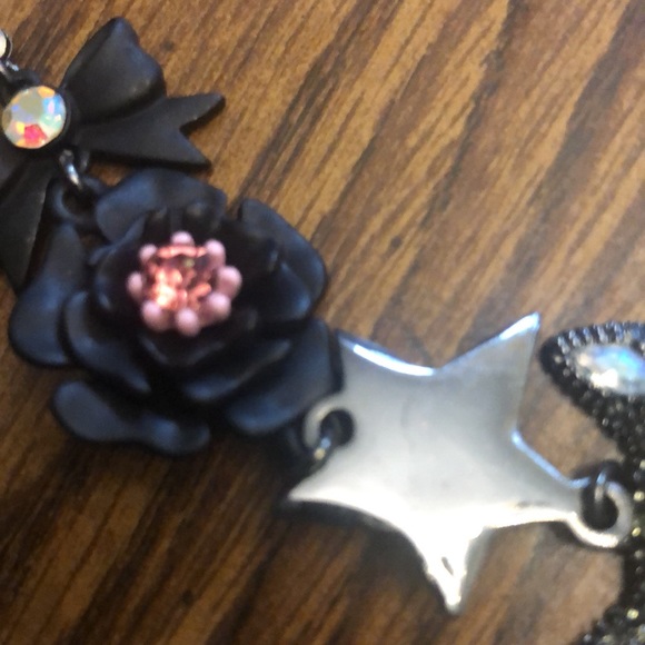 Betsey Johnson necklace - Picture 5 of 6